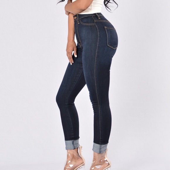 dark blue high waisted jeans outfit